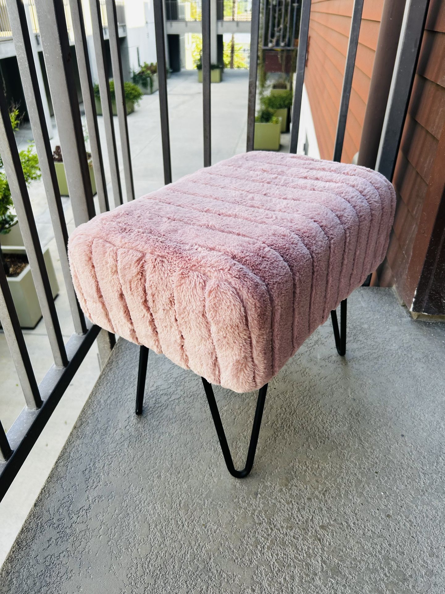 Beautiful  Bench Color Pink , Small. 
