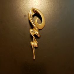 Artistic Gold Pin / Brooch