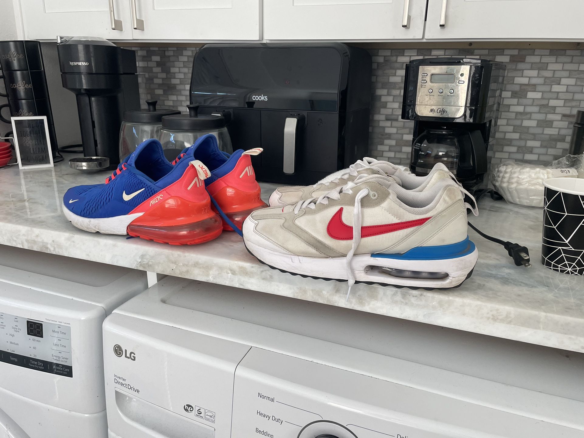 Nike Air size 9 Mens 2 Pairs