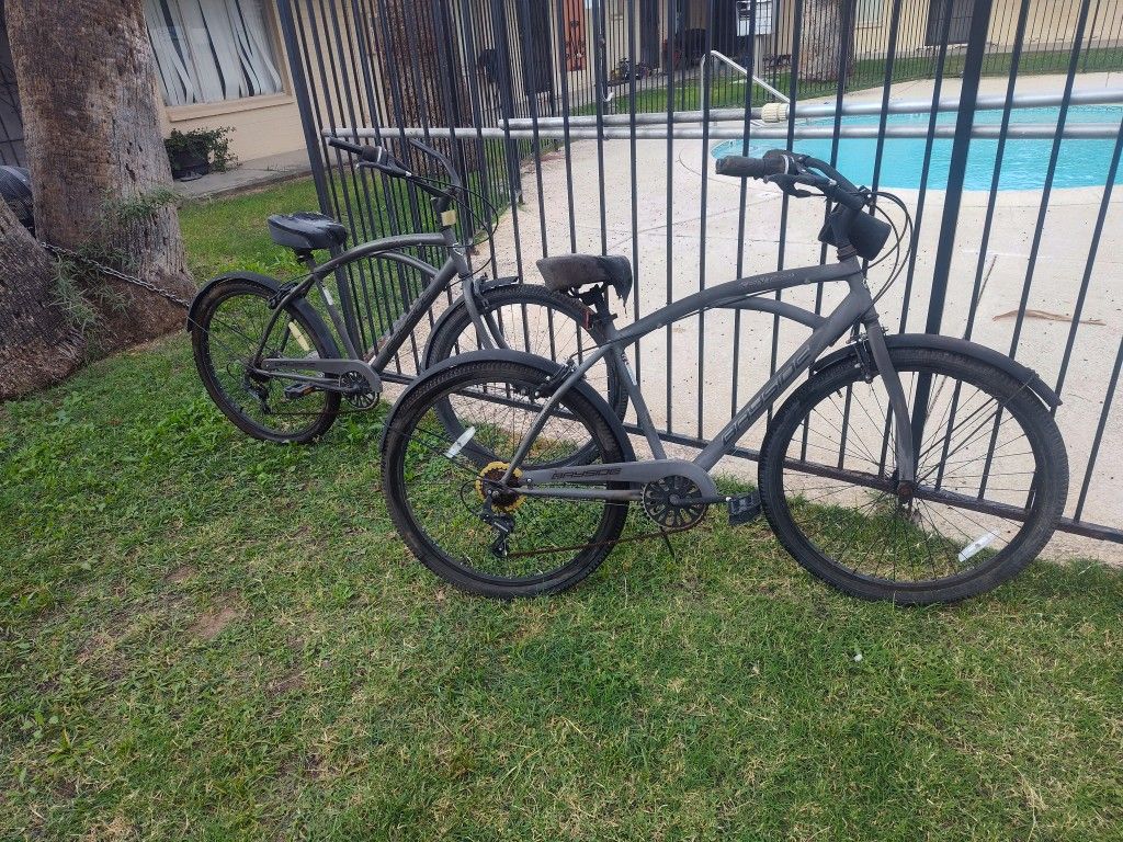 2 Kent 7 Speed Cruiser Bikes **Needs TLC