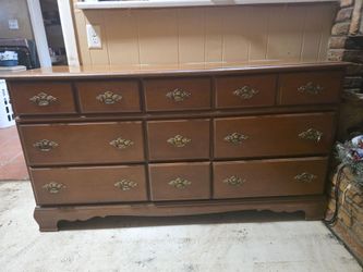 Dresser set