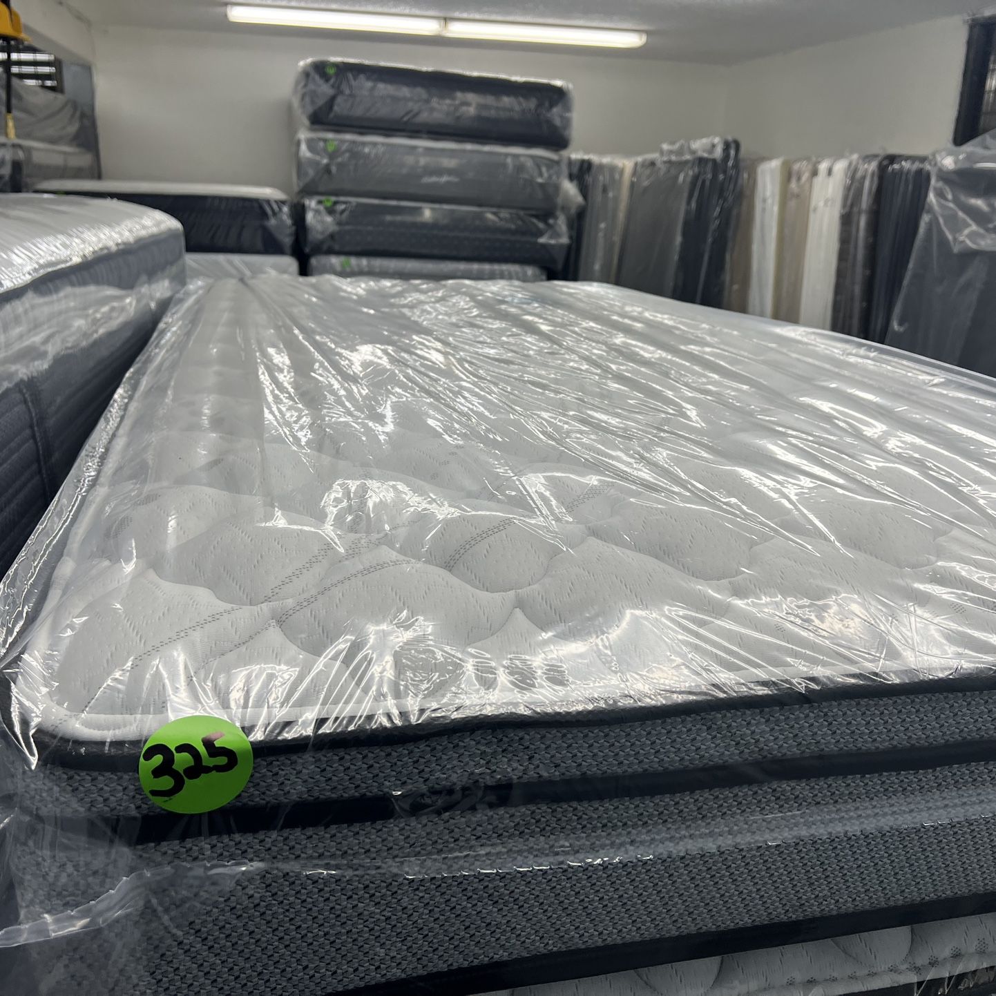 BRAND NEW WITH WARRANTY TWIN SIZE EUROTOP MATTRESS & BOX SPRING BED SET