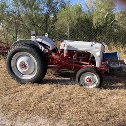 1952 N Ford Tractor 