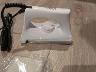 Snowboard waxing iron