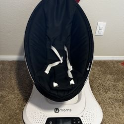 4moms Mamaroo swing 
