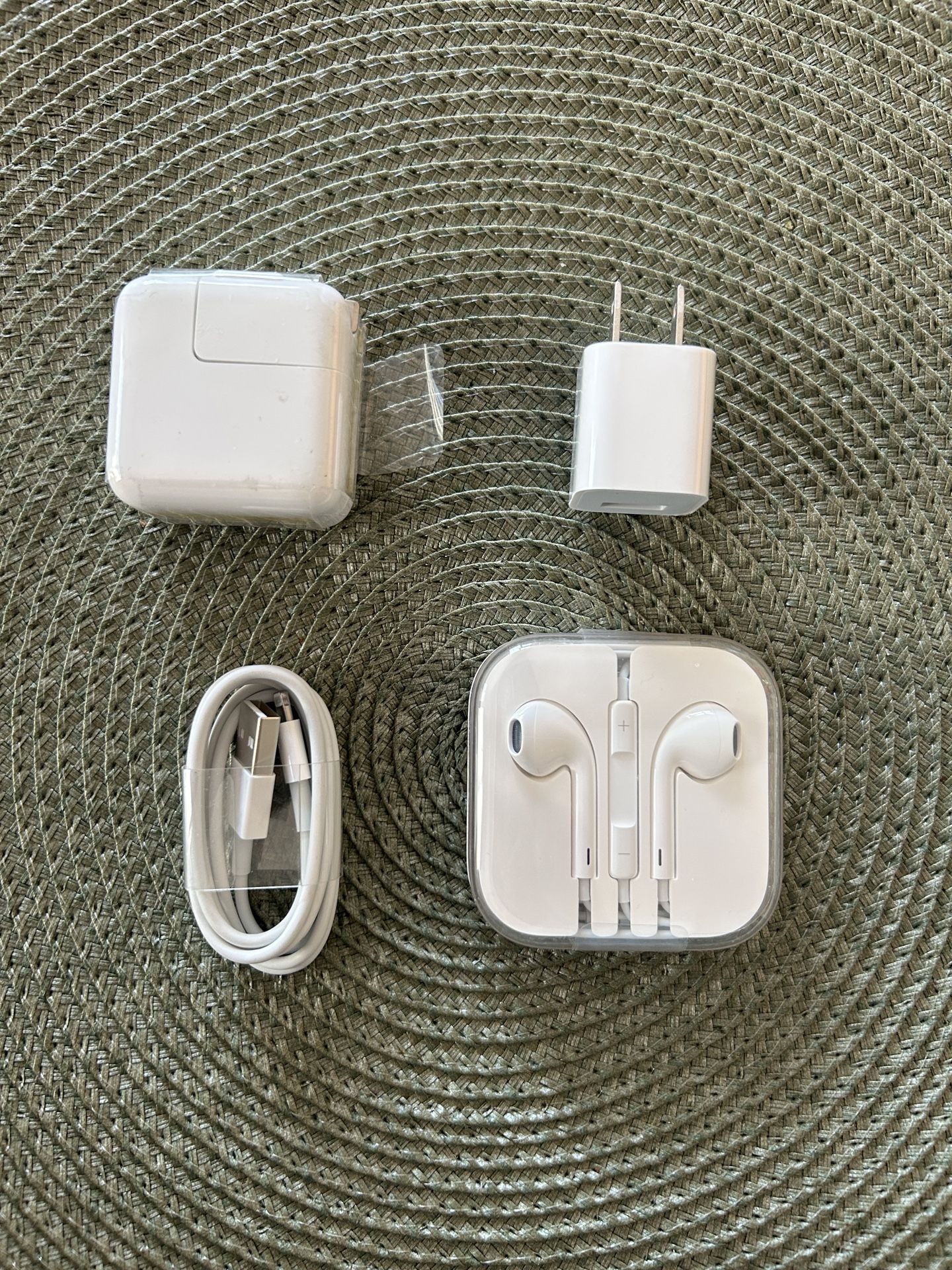 Apple Earbuds, Charging Cord/adapters