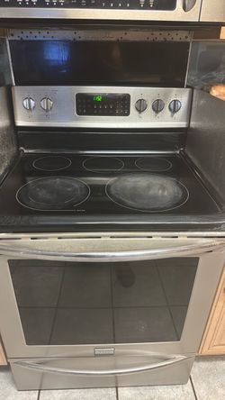 Frigidaire Refrigerator and Stove