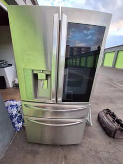 LG Window View Door-in-Door Refrigerator 4 Door French Door with Bottom Freezer