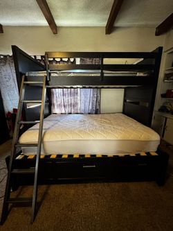 $500 2 Bed Bunk Bed ( Ready For Pick Up)