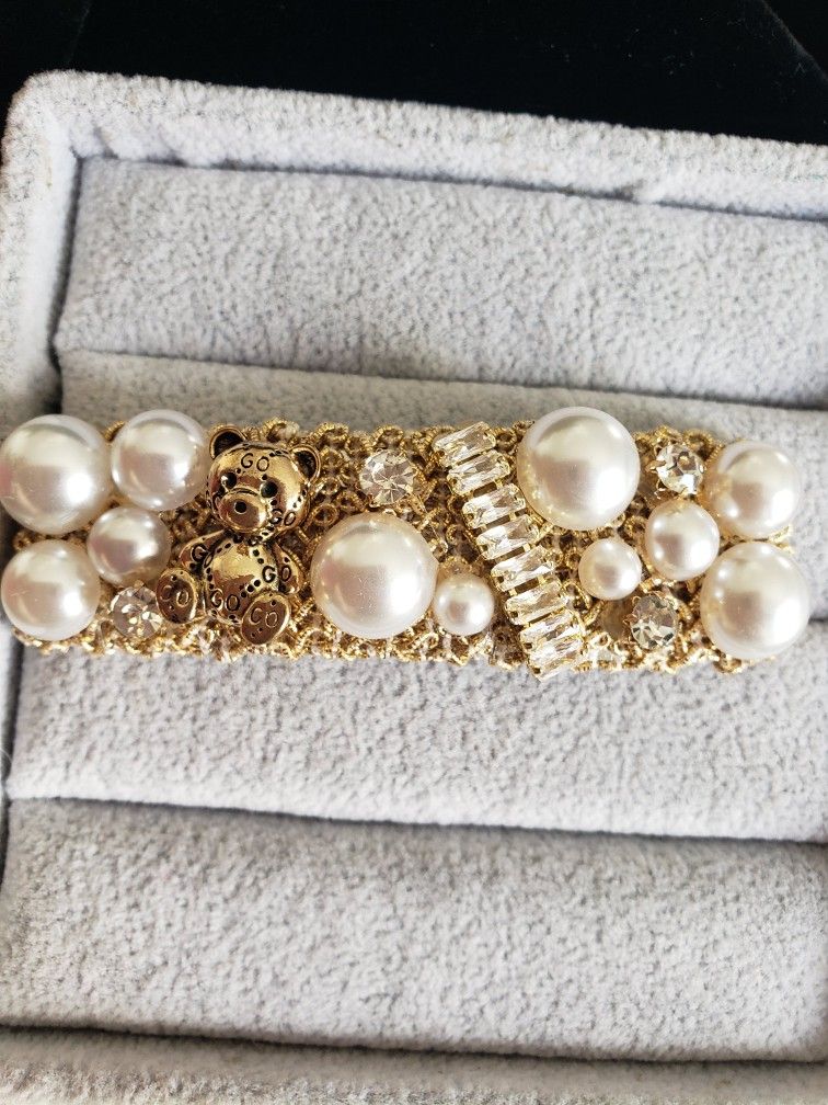 Hair Clip With Pearls And Crystals..gold