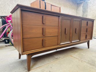 Mid century dresser by Bassett