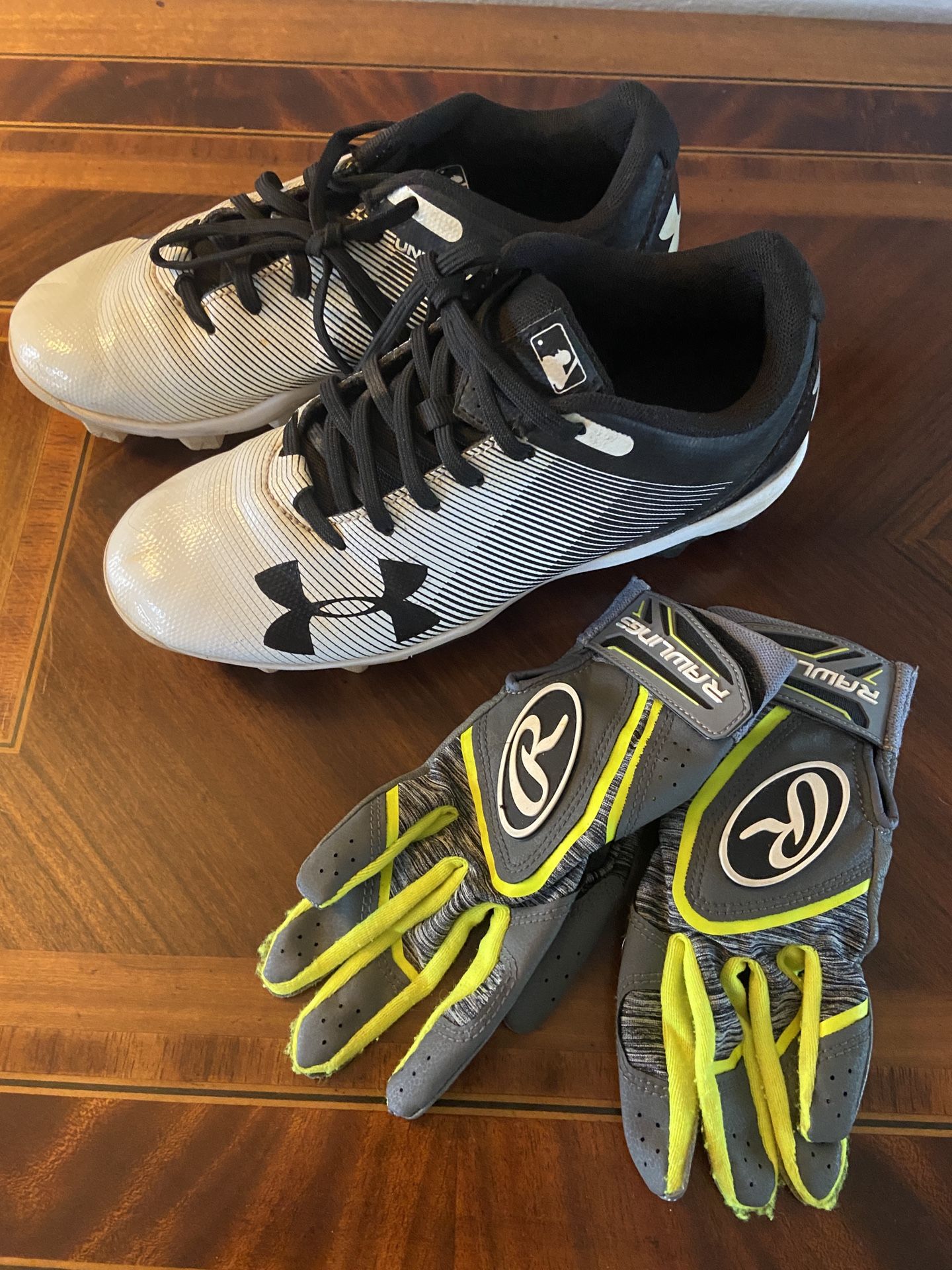 Under Armour Youth Cleats And Rawlings Batting Gloves 