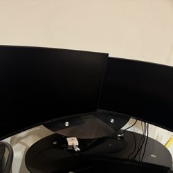 Curve Monitors With Monitor Arm & Round desk 