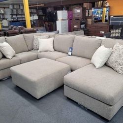 Baranello Stone RAF Sectional With Ottoman by Ashley🚨Finance&Delivery Available