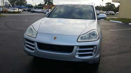 2009 porsche cayenne con 91,000 millas