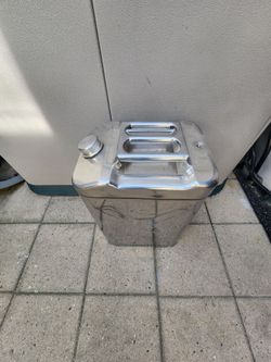 Water storage container