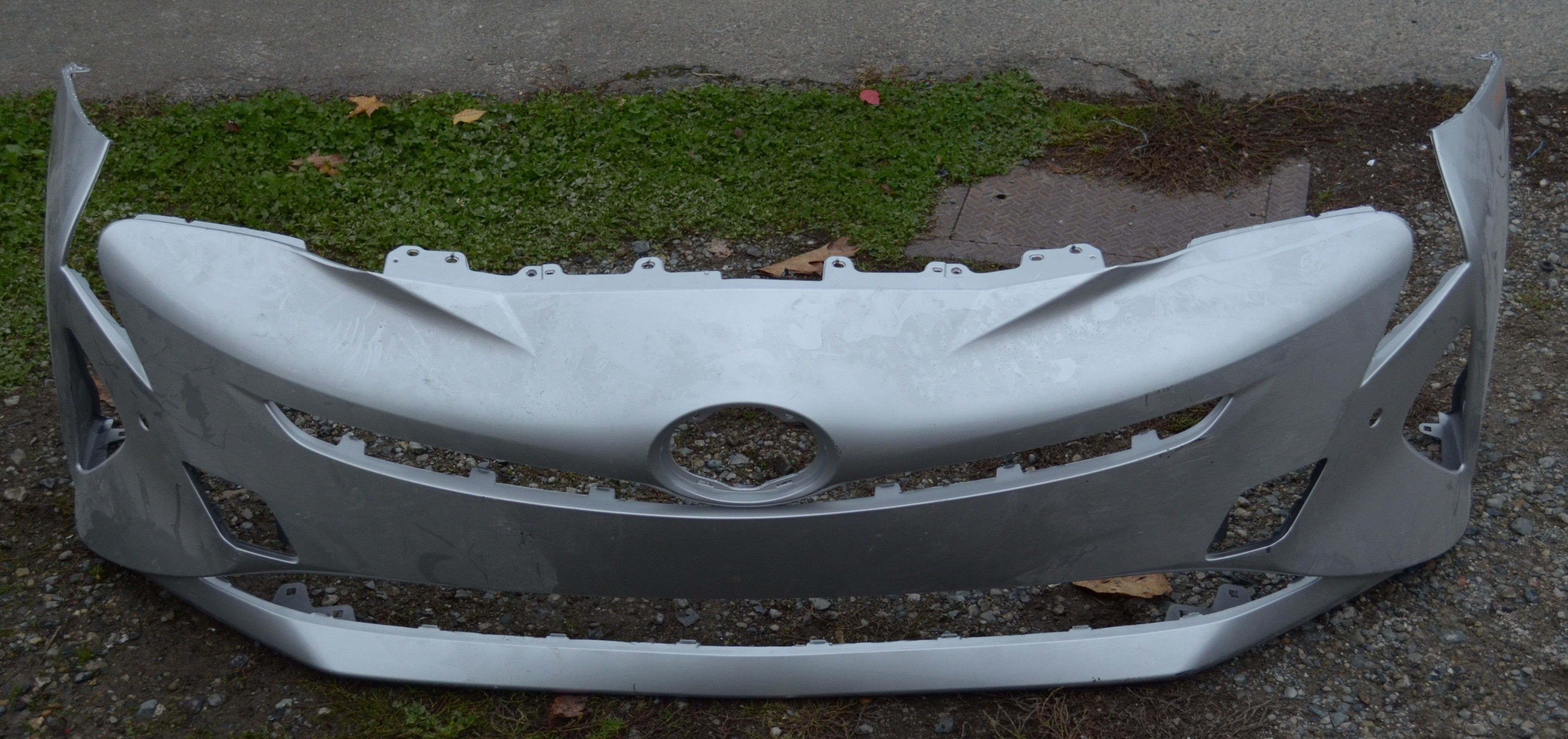 USED REF#U0356 || 2016-2018 TOYOTA PRIUS || FRONT BUMPER COVER ONLY