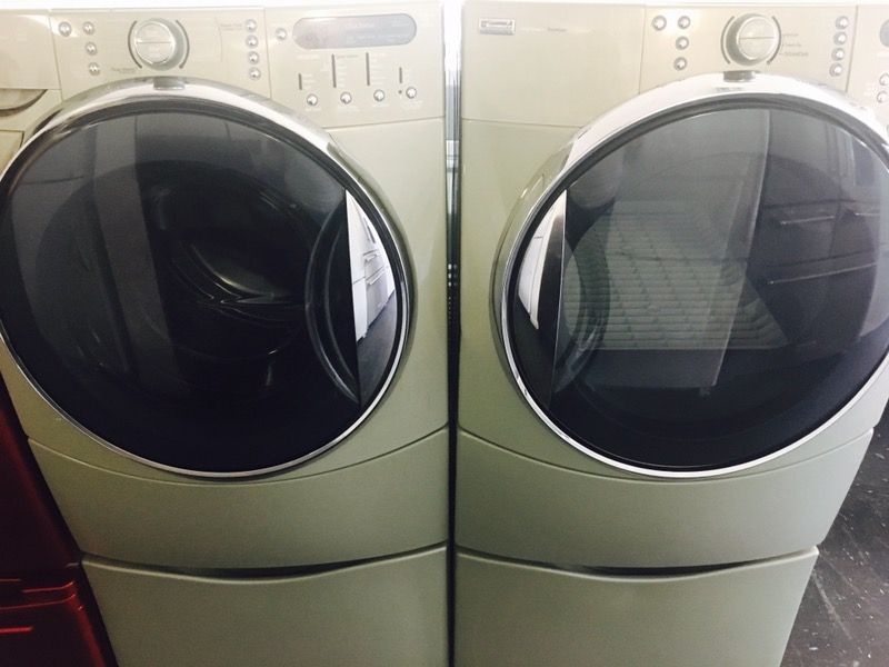 Kenmore Elite He5t Steam Set With Pedestals for Sale in Layton, UT