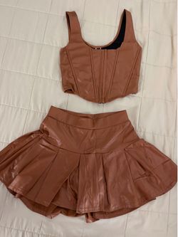 Over 30 pieces of women’s clothing