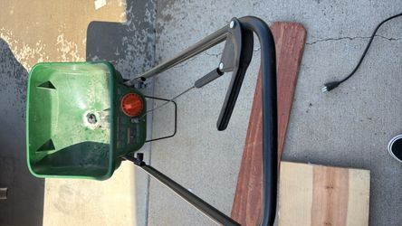 Turf Builder Mini Seed Spreader