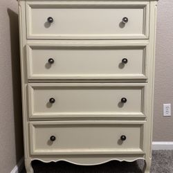4-DRAWER DRESSER