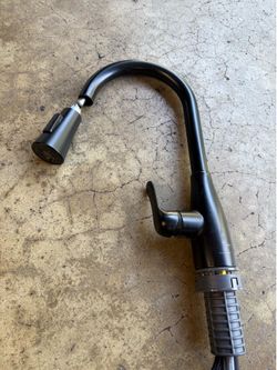 Matte Black Pull-Down Kitchen Faucet