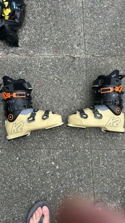 K2 Ski boots!!! Basically brand new!