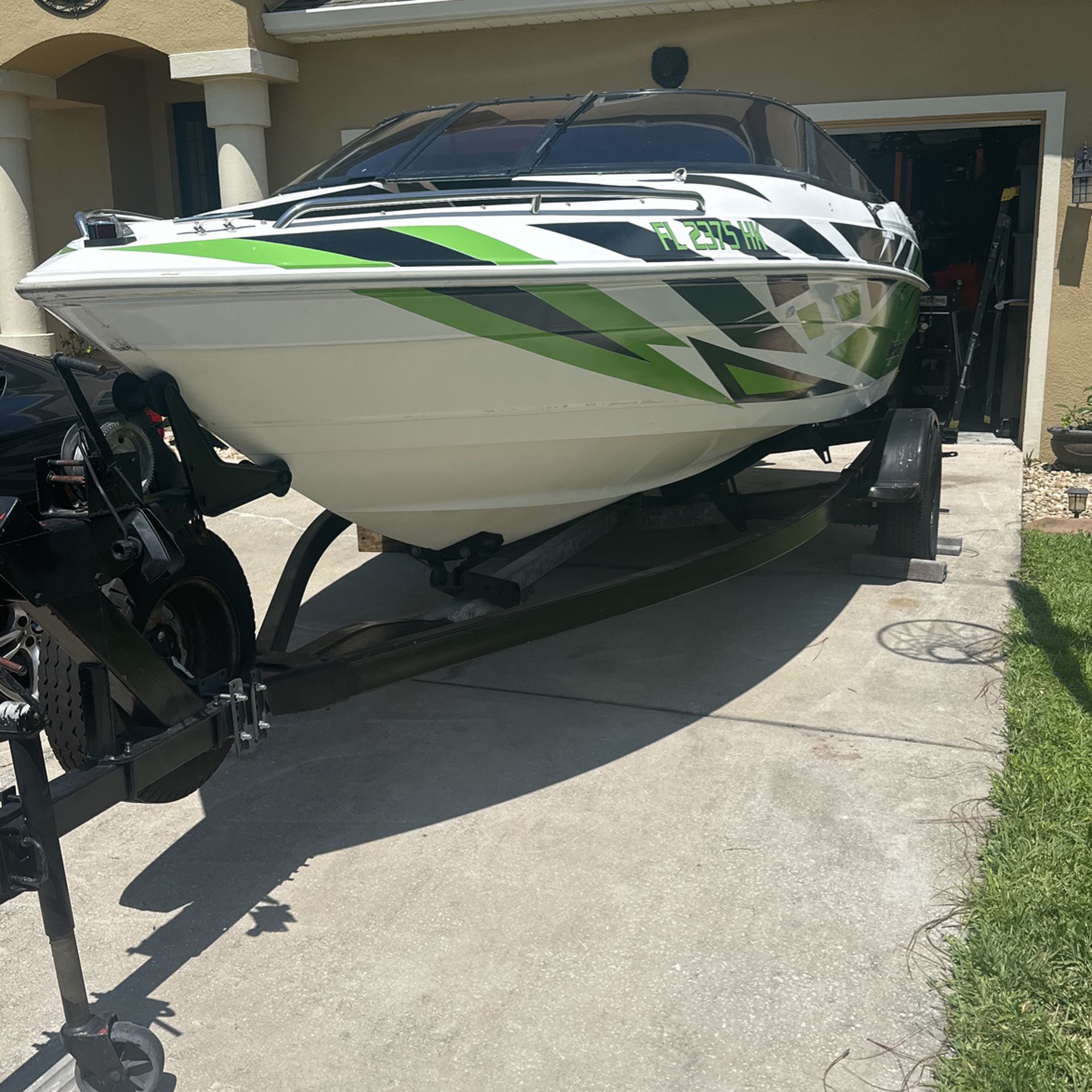 2005 Wellcraft 19ft Boat
