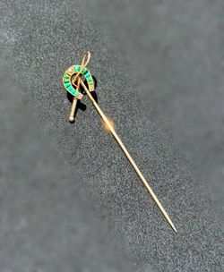 Vintage Jewelry 14k rose gold Jade 0.70CTW horseshoe knot stick pin