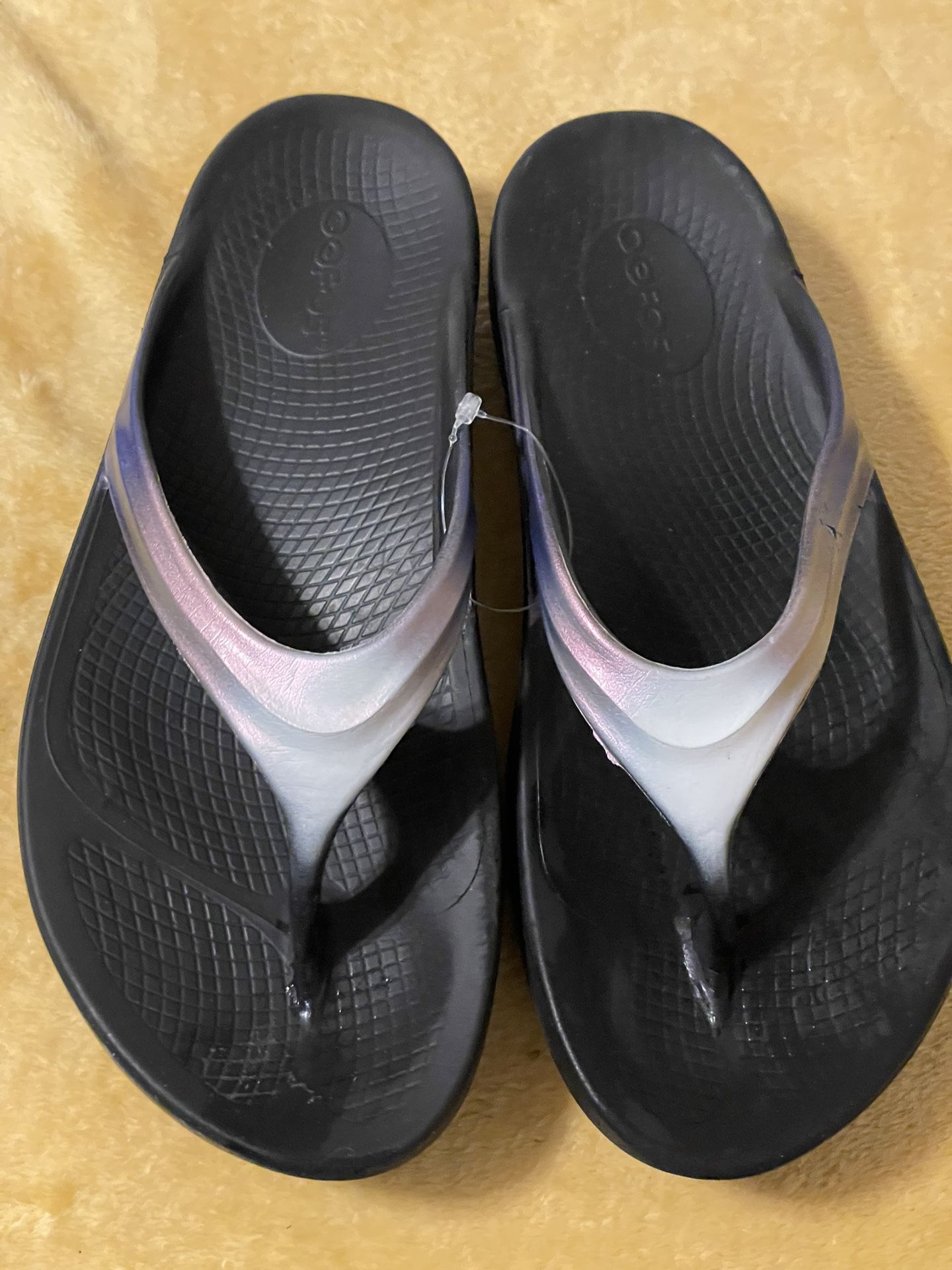 Oofos Woman Slippers Size 9