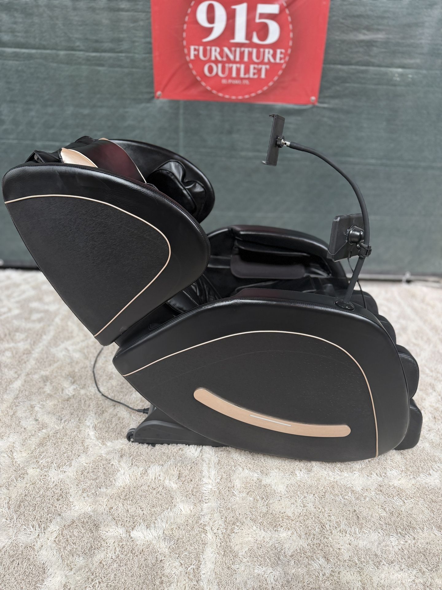 Massage Chair With Zero Gravity NEW FREE DELIVERY π