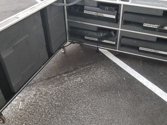 Lightwave trackspot with cases 8 lights 2 cases. Most working. Some need/for parts.