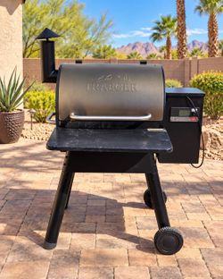 Traeger Pro 575 WiFIRE Pellet Grill + Cover – Works Perfectly   🍗