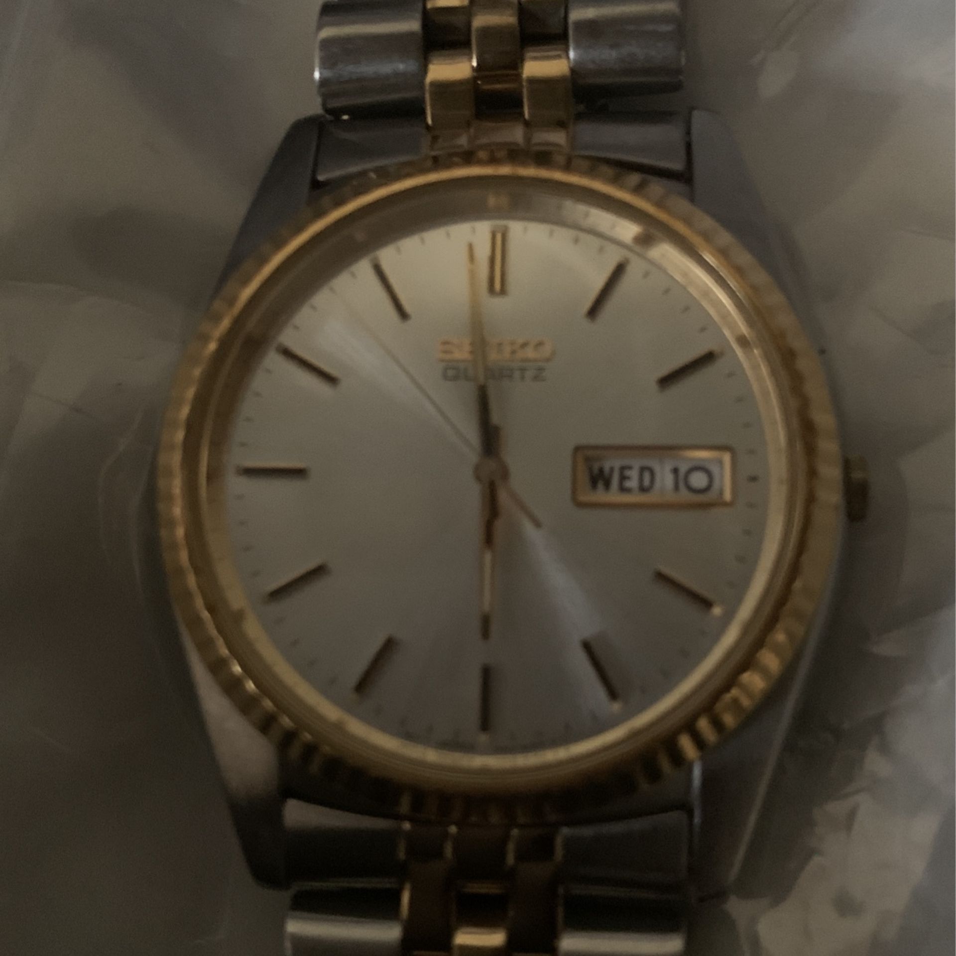 SEIKO-QUARTZ. Gold And Silver.