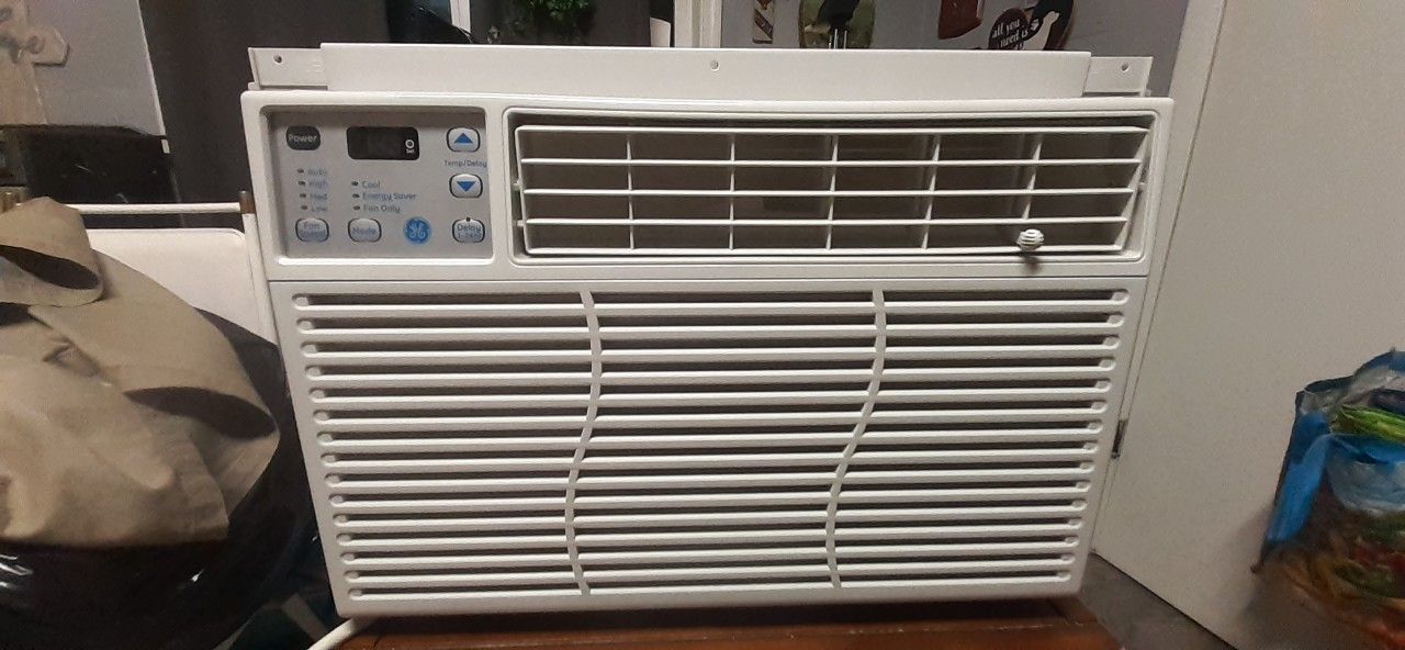 G.E. 8,000 BTU AIR CONDITIONER EXCELLENT CONDITION READ BELOW