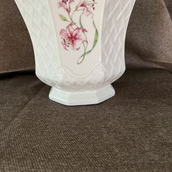 Belleek Country Trellis Rhubrum Lily Cache Pot
