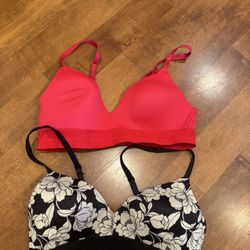 Woman’s Victoria’s Secret pink bra bundle shipping available
