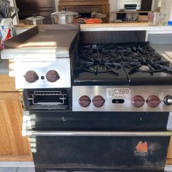 Wolf Range With Side Grill And Broiler