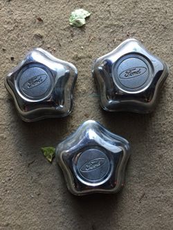 1999/2000 Ford Explorer center caps