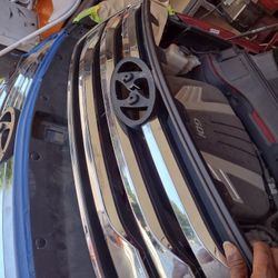 2014 Hyundai Santa FE Grille