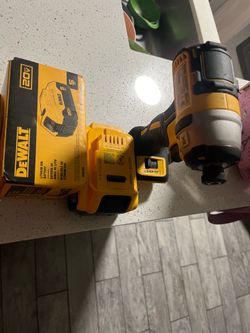 3 baterías dewalt 5.0 y impacto3 velocidades  todo nuevo
