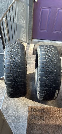 Pair of All-Terrain Tires 265/60/18