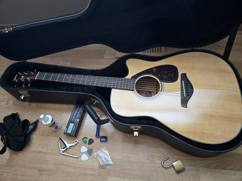Yamaha Solid Top Acoustic Electric Guitar
