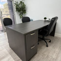 Executive Office Desk – 6x3 ft with Built-In Drawers