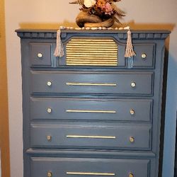 Dresser/Chest Of Drawer