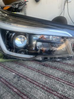 2020  Subaru forester right headlight
