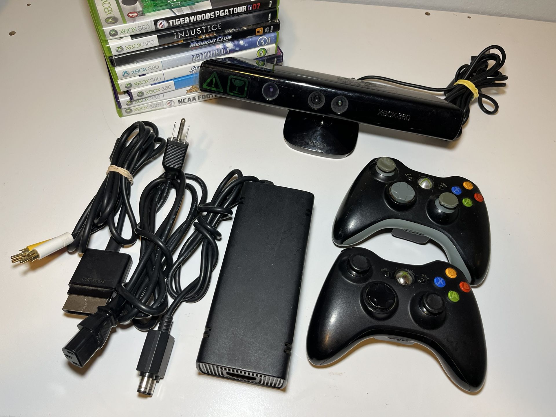 Uitgaand incompleet Zelfgenoegzaamheid Xbox 360 S Bundle for Sale in Fairfield, CA - OfferUp