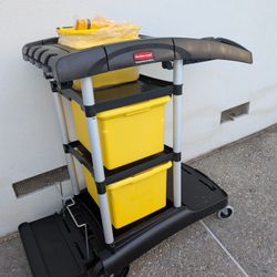 RUBBERMAID COMMERCIAL PRODUCTS Microfiber Janitor Cart