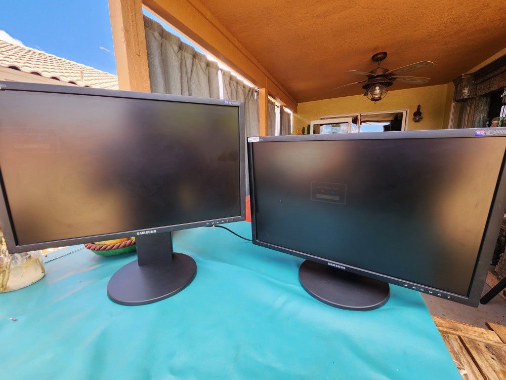 2 Computer Monitors