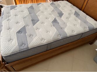 Serta iComfort Hybrid Blue Fusion Queen Mattress + Box Spring